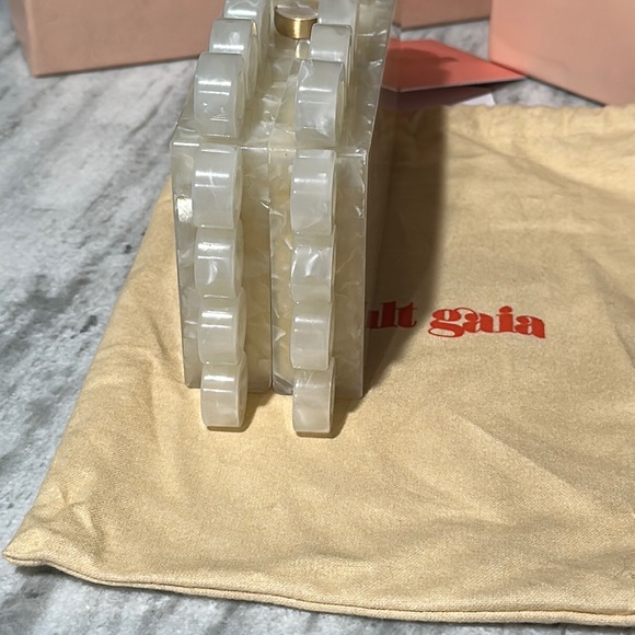 CULT GAIA Harlow Clutch in "Pearl" - Picture 6 of 16